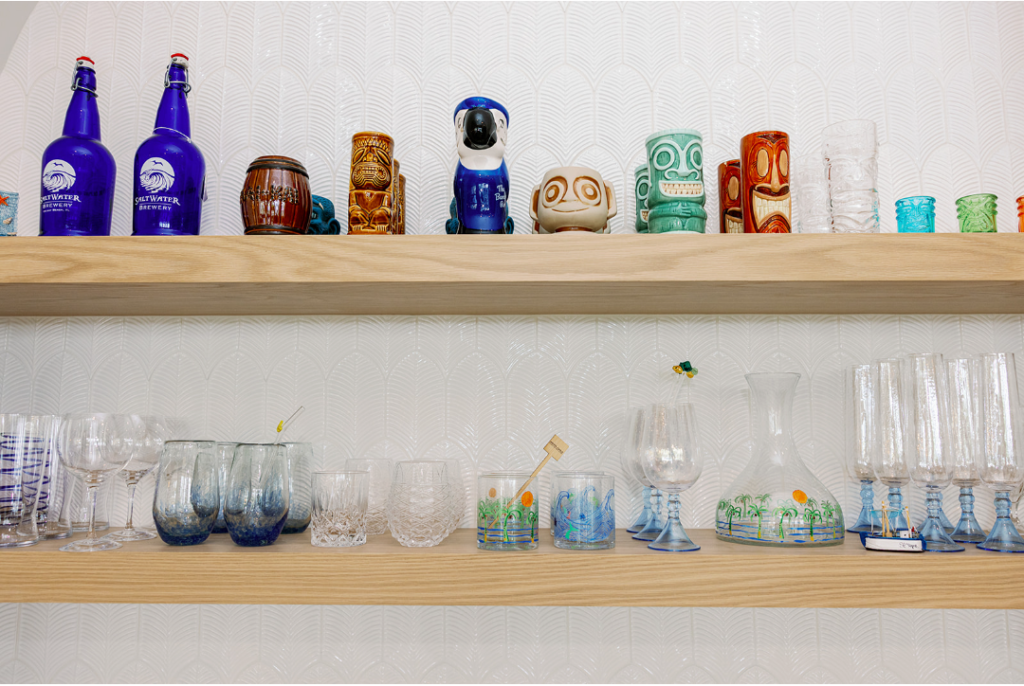 wet bar area