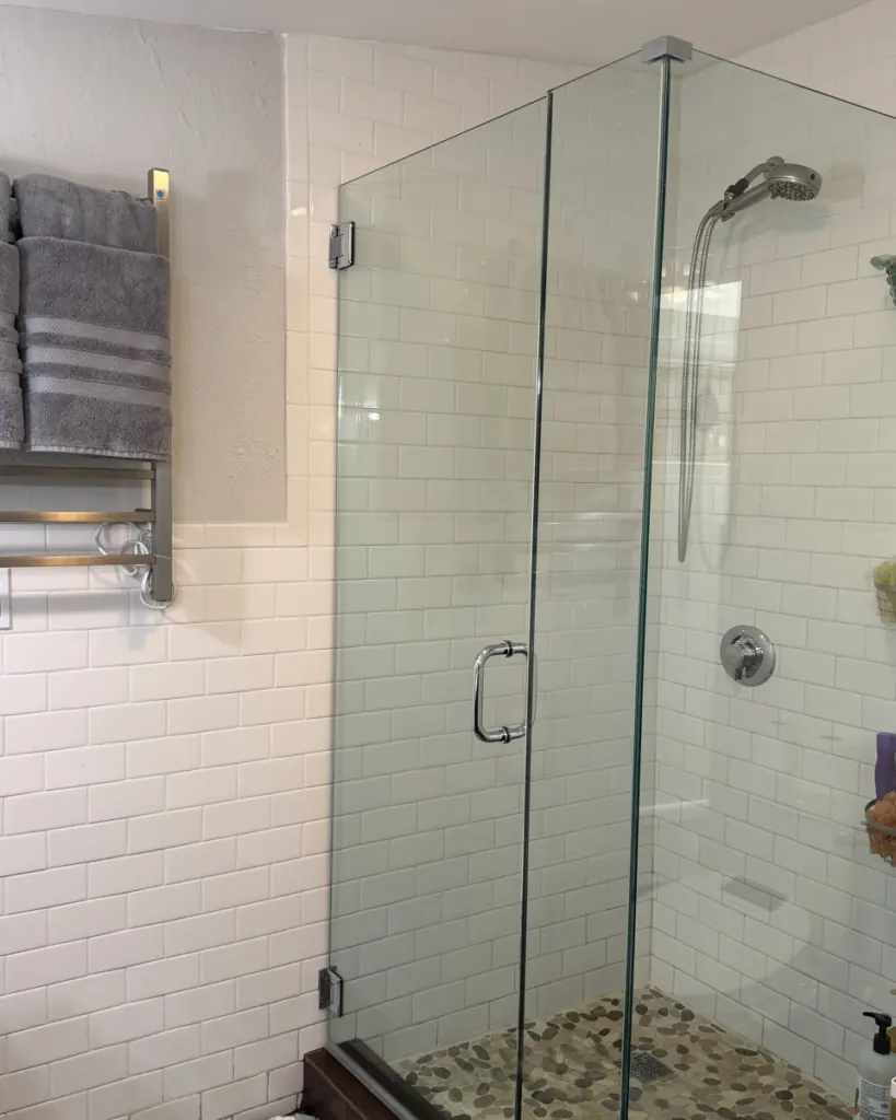 After: shower glass and towel rack cleaned by Casabela